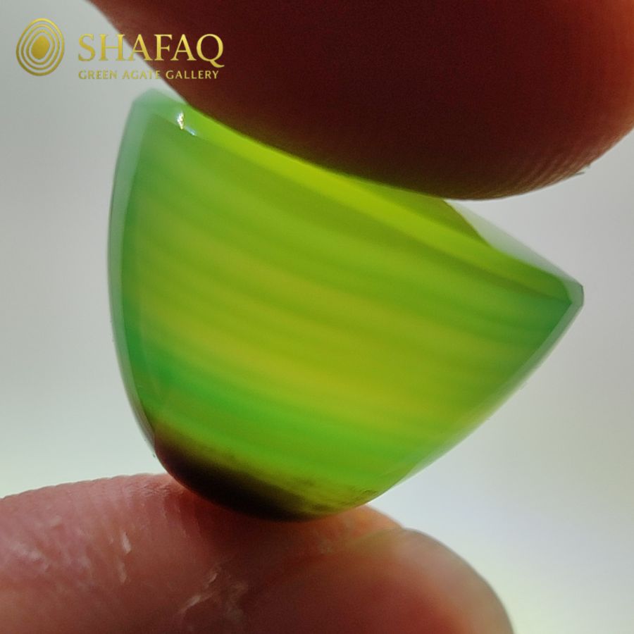 نگین-عقیق-سبز-سر-تا-کف-طوقدار-با-درخشش-بالا