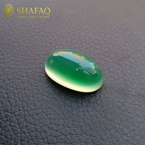 نگین-عقیق-سبز-آبدار-لامپی-فول-تیغ-آب-25-در-17-میلی‌متر