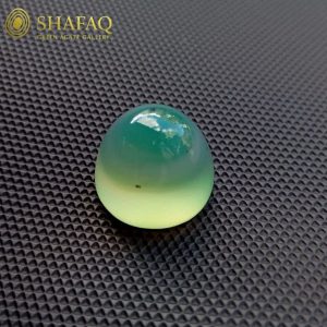 نگین عقیق سبز آبدار ۱۸ میلی‌متری اصل با تراش گنبدی